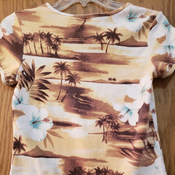Beautiful, tropical, short sleeve blouse in browns, white and turquoise. - Picture 2 of 5